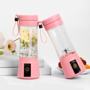 Mini Liquidificador Portátil com Copo Recarregável via USB. Equipado com 6 lâminas afiadas, ele mistura perfeitamente frutas e ingredientes para criar bebidas irresistíveis.